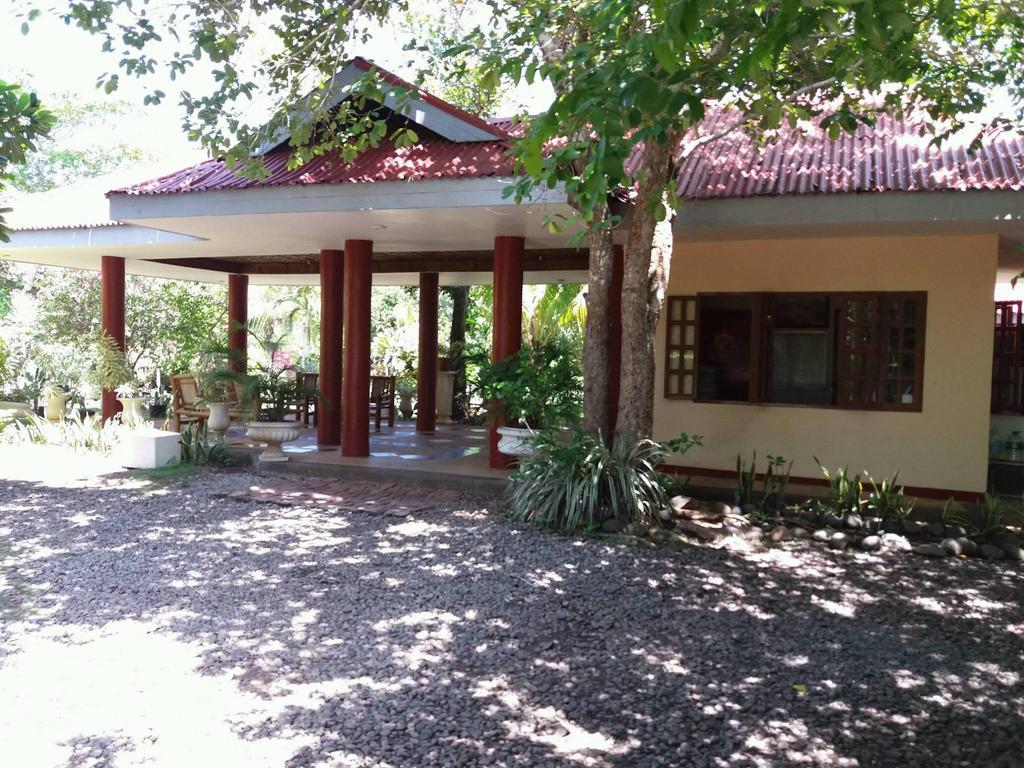 Kalipayan Beach Resort & Atlantis Dive Center 邦劳 外观 照片