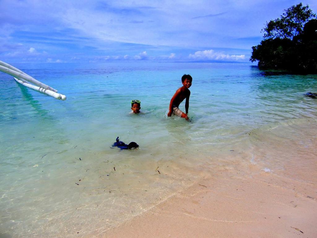 Kalipayan Beach Resort & Atlantis Dive Center 邦劳 外观 照片
