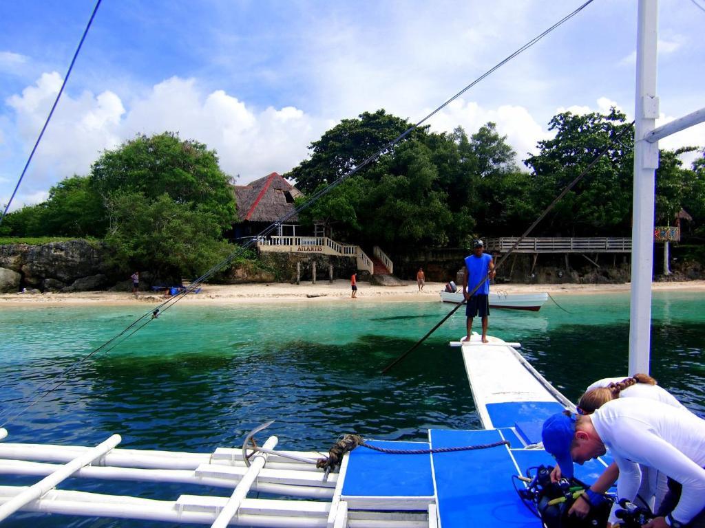 Kalipayan Beach Resort & Atlantis Dive Center 邦劳 外观 照片