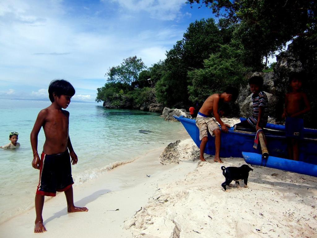 Kalipayan Beach Resort & Atlantis Dive Center 邦劳 外观 照片