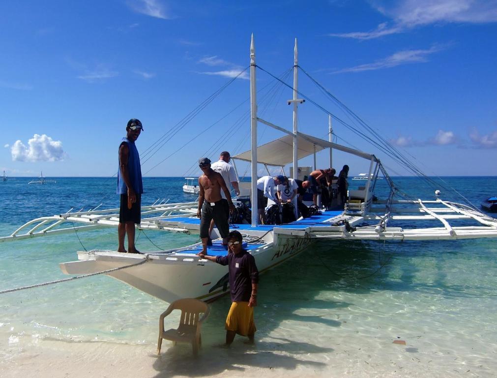 Kalipayan Beach Resort & Atlantis Dive Center 邦劳 外观 照片