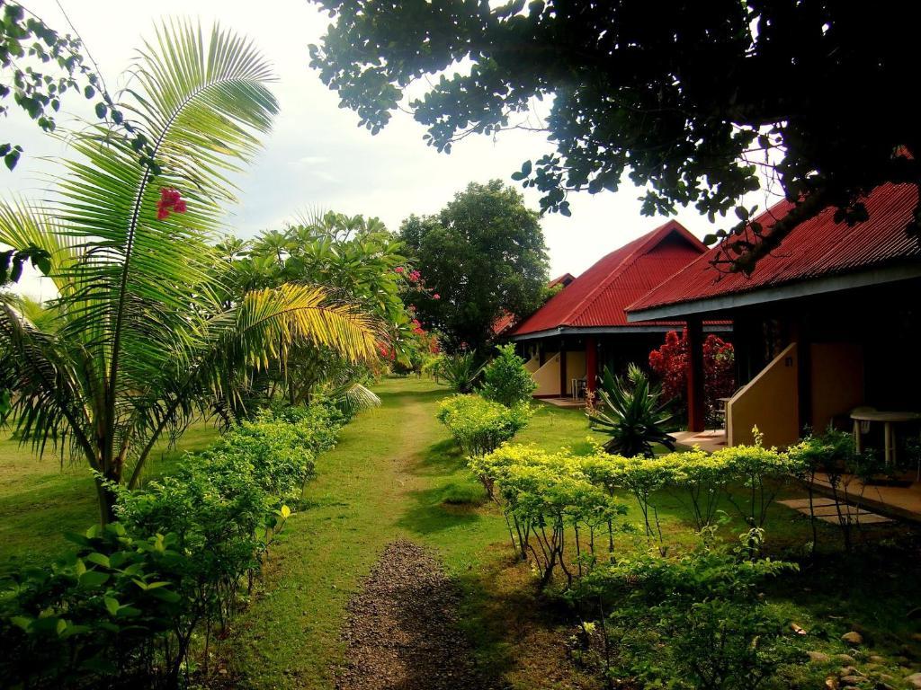 Kalipayan Beach Resort & Atlantis Dive Center 邦劳 外观 照片